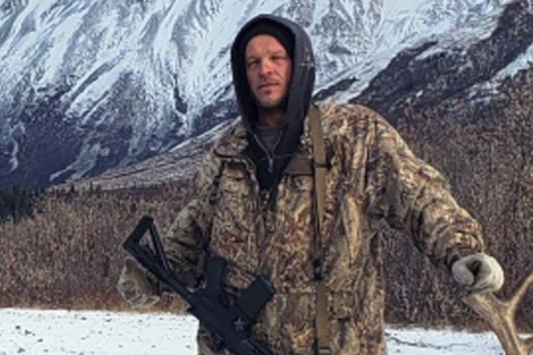 Alaska Hunter Finds Friend Dead After 6 Days