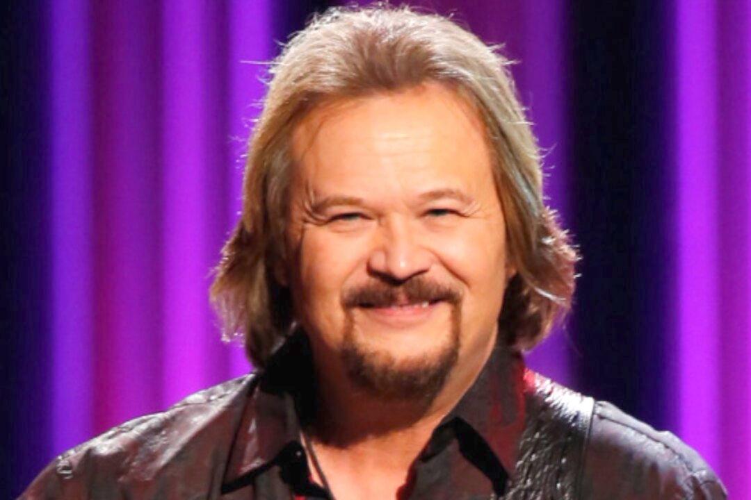 Country Star Travis Tritt’s Tour Bus Sideswiped in Crash That Killed 2