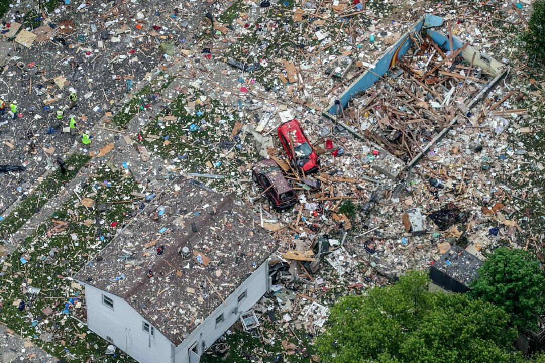 House Explosion Kills 1, Injures 2 in Southern Indiana City