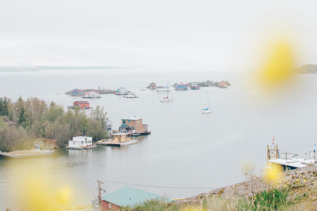 Searchers for Missing Trio on Great Slave Lake Spot Body Among Debris