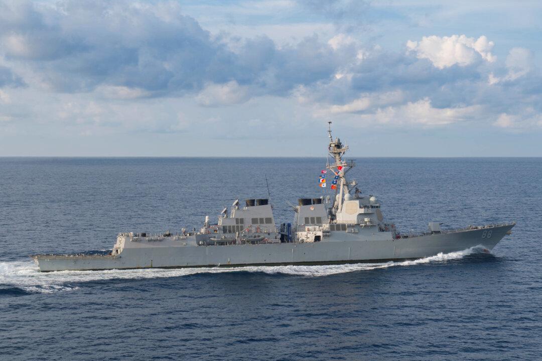 US Warship Sails in Disputed South China Sea Amid Trade Tensions
