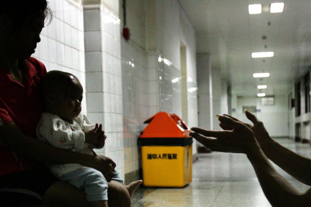 Victim of Domestic Violence Catches Abuser With Smartphone Camera