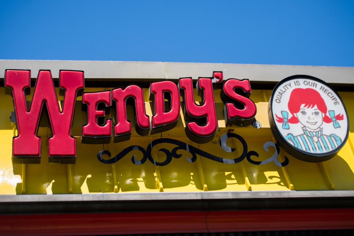 Viral Video Appears to Show Man Taking Bath in Kitchen Sink at Wendy’s