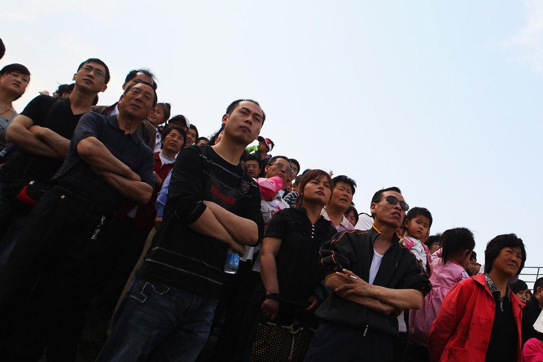 Man Claims to be a Police Officer During a Brawl, Then Reveals His True Identity