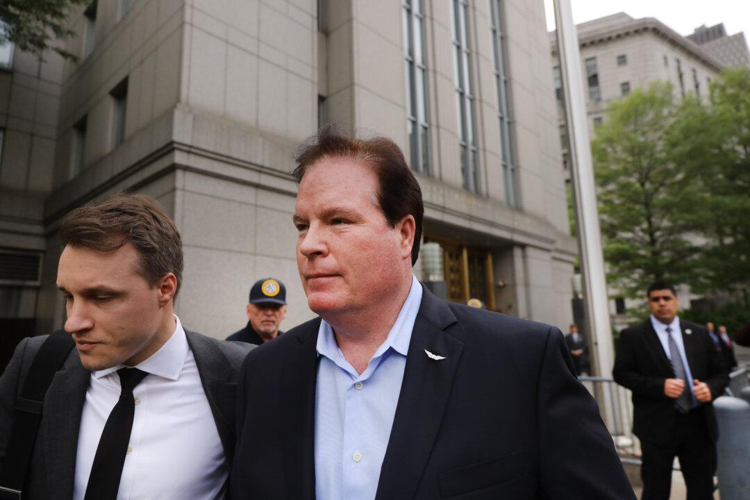 Prosecutors Charge Bank Ex-CEO With Soliciting White House Position in Exchange for $16 Million in Loans