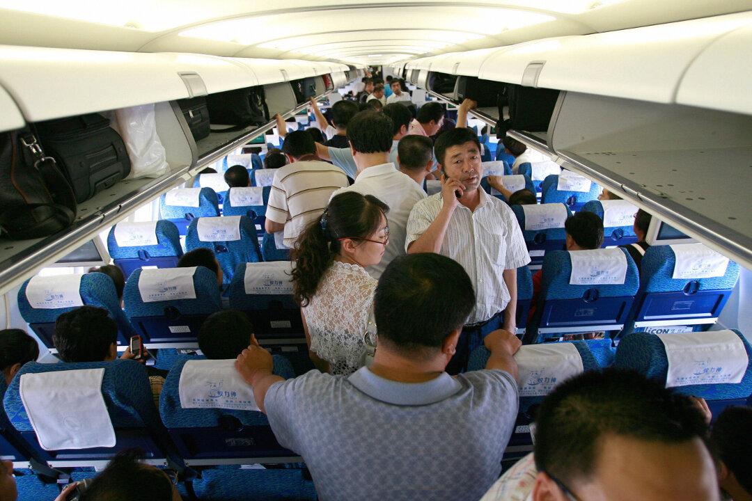 Fight Breaks Out in Plane When Passenger Demands Parachute, Attempts to Open Door