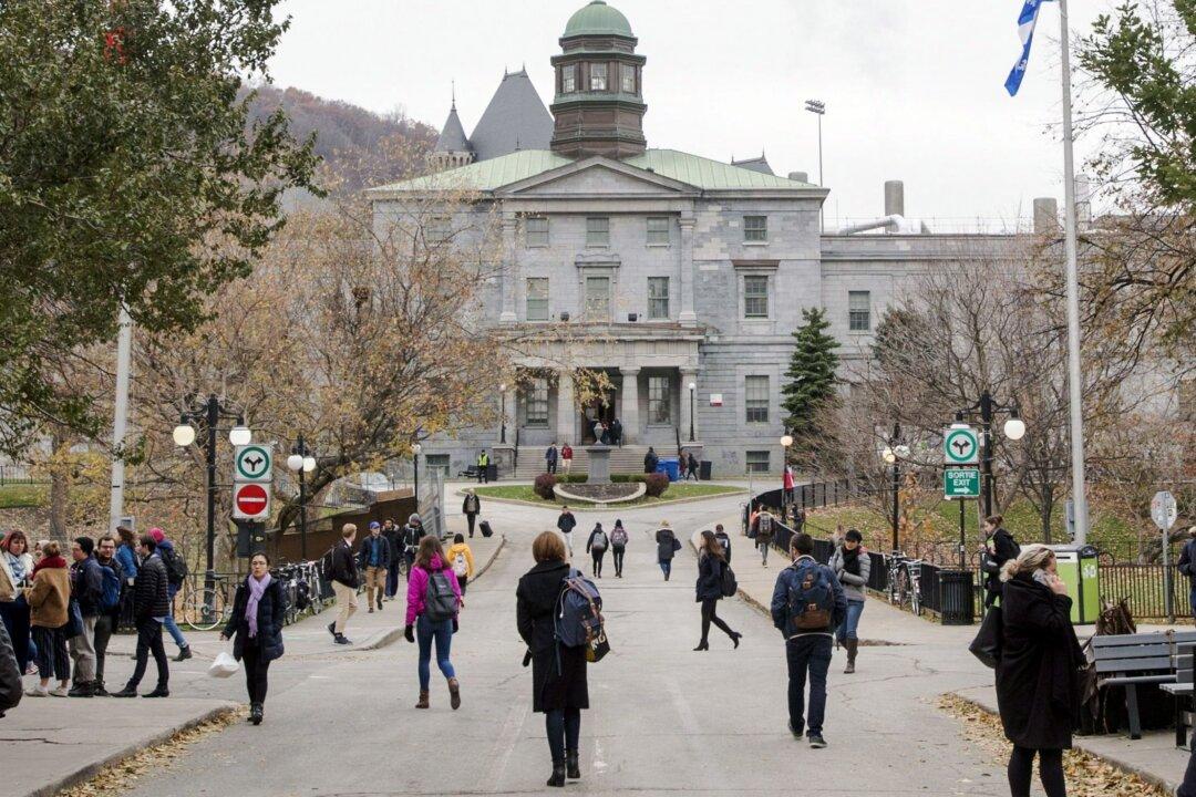 Mounting Student Debt Tells of Universities All at Sea