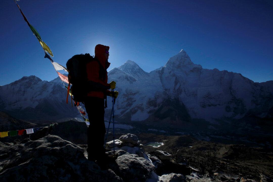 10 Deaths on Everest This Season Raise Safety Concerns
