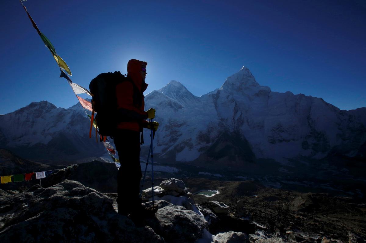 10 Deaths on Everest This Season Raise Safety Concerns