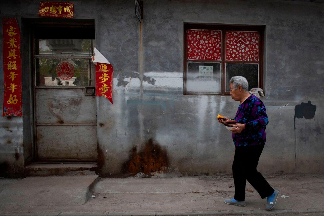 Pyramid Scheme Claims to Offer Reverse Mortgage, Tricks Chinese Elderly Into Turning Over Their Homes