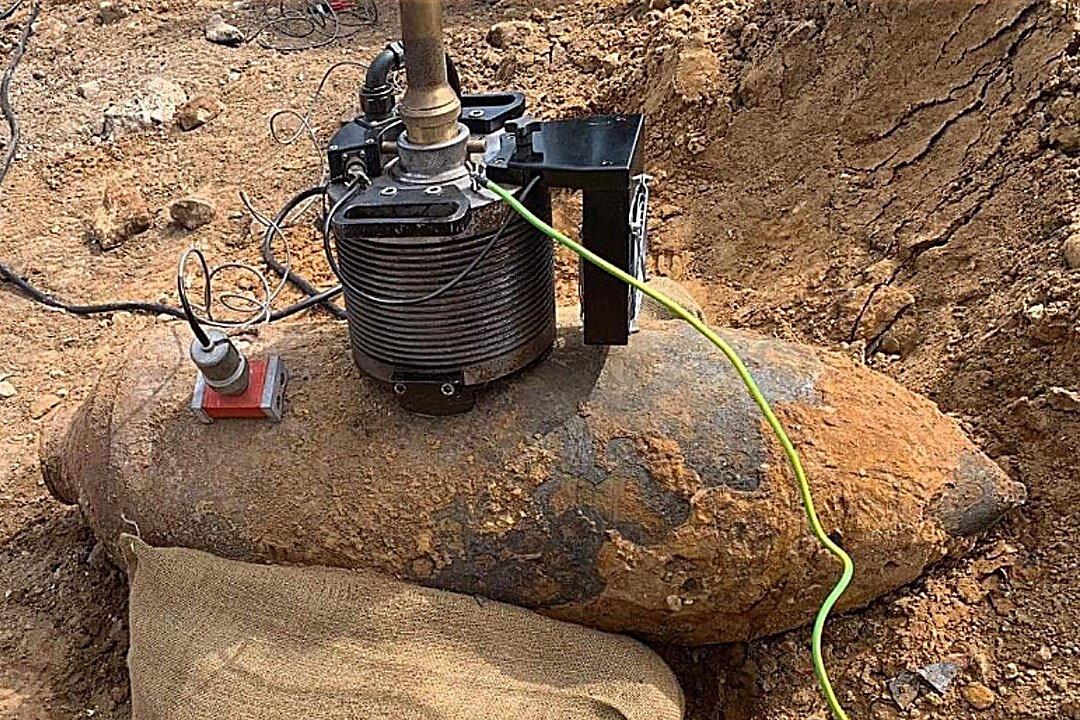 1,500 Evacuated as World War II German Bomb Detonated Under Controlled Conditions in London