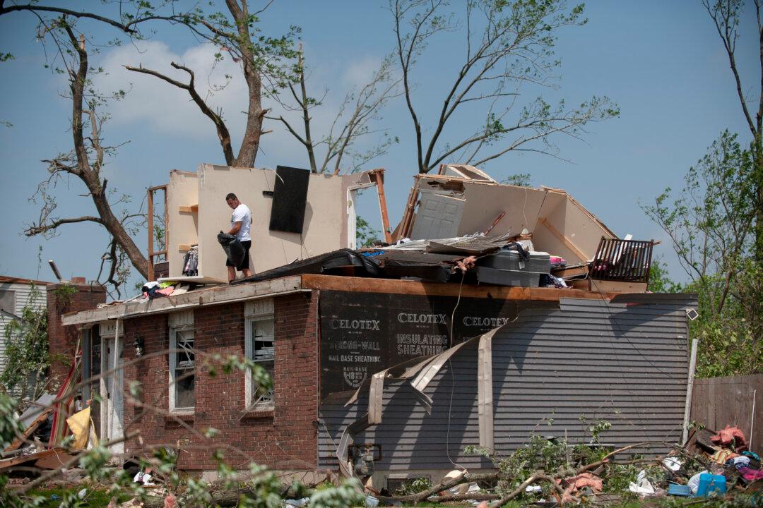 Swarm of Tornadoes Pulverizes Buildings Across Ohio, Indiana; 1 Dead