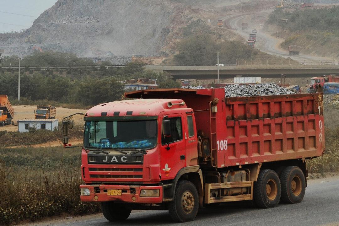 Chinese Freight Drivers Trapped in Trucks Face Discrimination