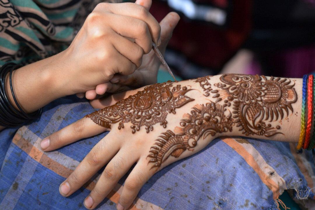 Little Girl ‘Potentially Scarred for Life’ After Black Henna Tattoo Erupted in Blisters