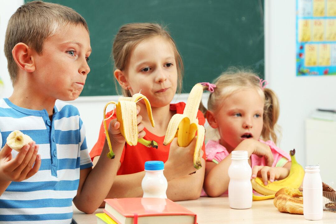 Students Pick Up Lunch Packs at Cafeteria and See Worker Left a Message on Bananas