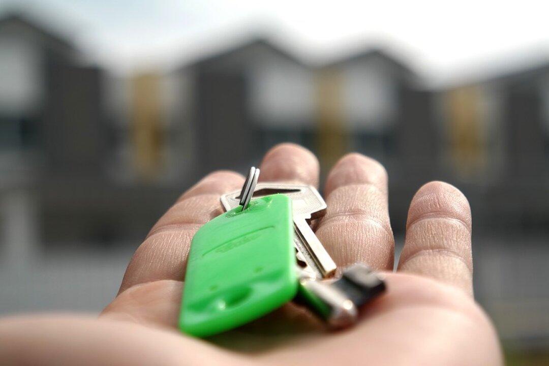 People Outraged After Tenant Shares Landlord’s Bizarre Terms: 24-hour Surveillance, No Late-Night Cooking