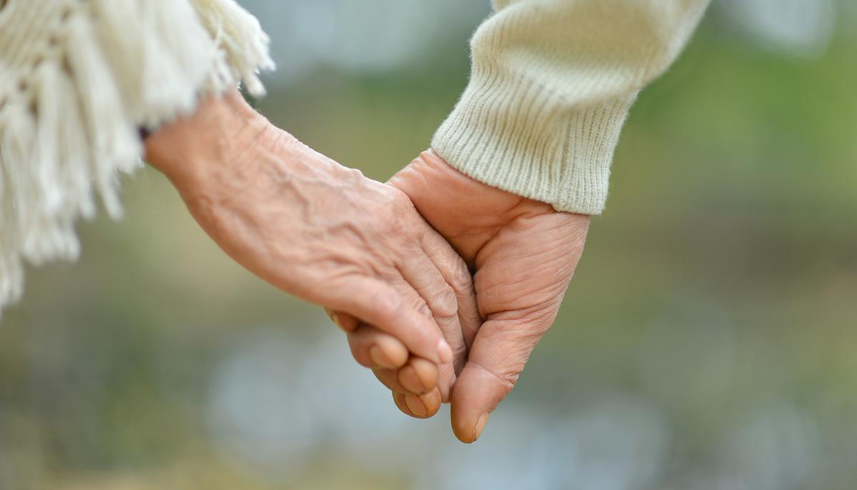 Couple Married During WWII Renew Wedding Vows in the Same Church After 75 Years