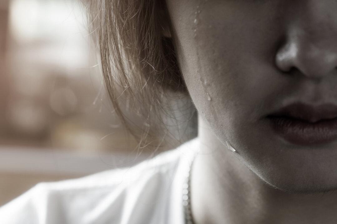 Daughter Succumbs to Cancer Before Graduating—but When Mom Sees Her Casket, Tears Fill Her Eyes