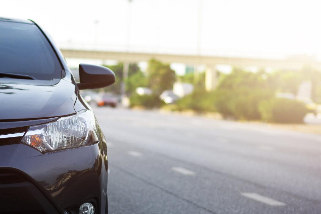 Teens Find Card Inside Abandoned Car, Call Cops When They Google the Name on It