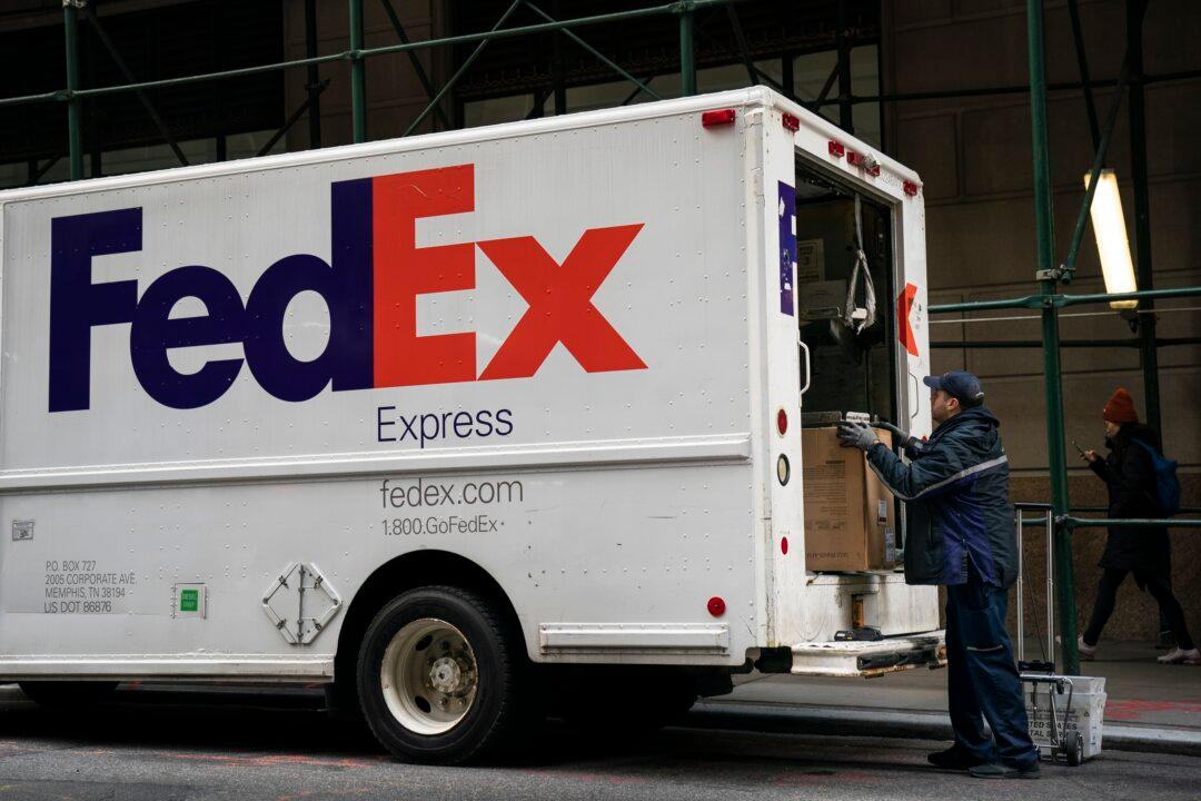 Beijing Investigates FedEx After Huawei Complains of Diverted Packages