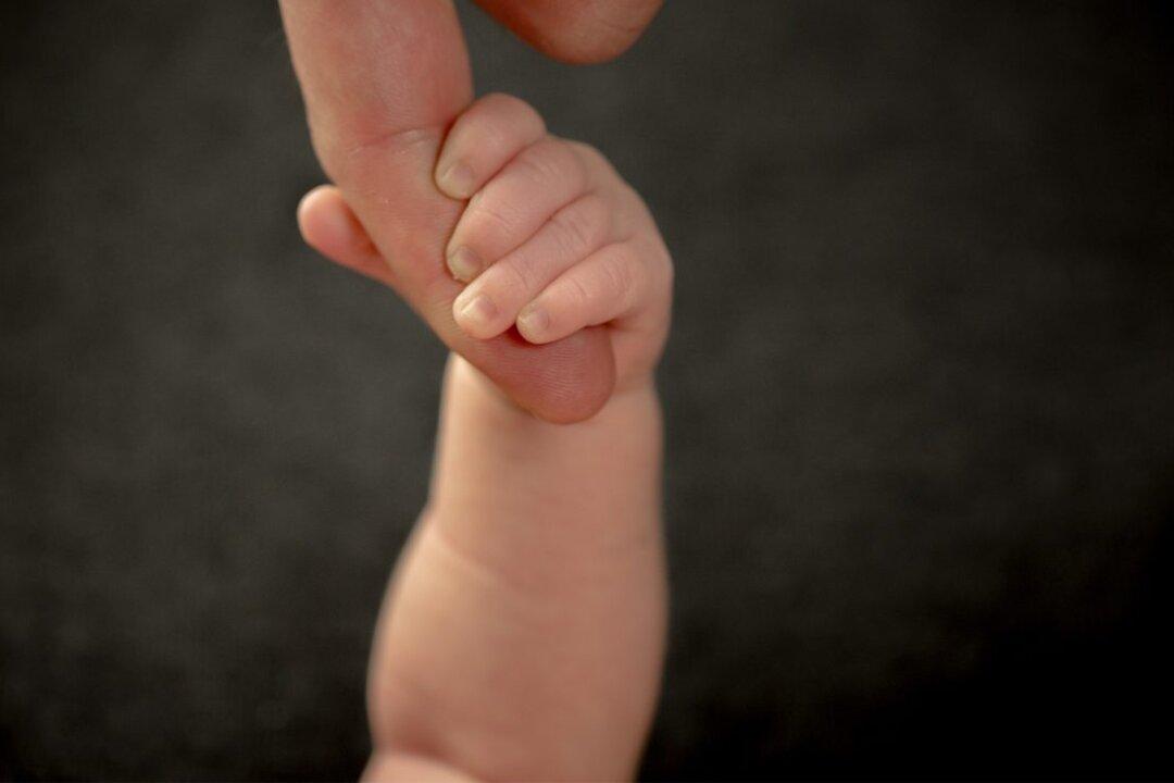 Federal Judge Temporarily Blocks 18-week Abortion Ban in Arkansas