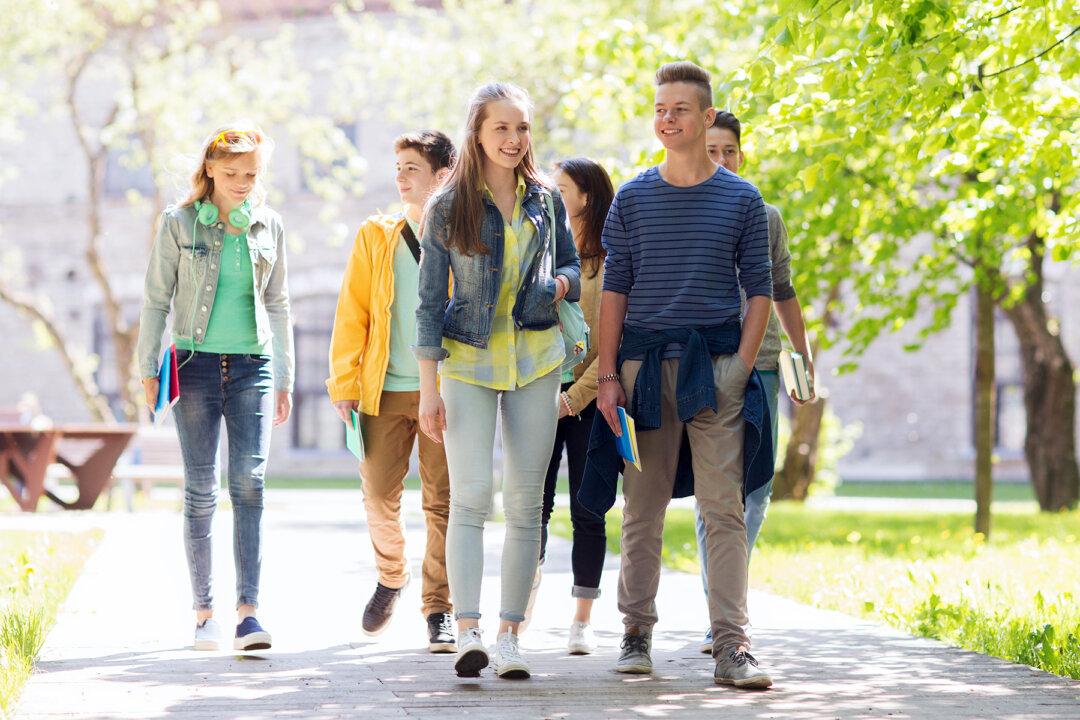 Teens Refuse to Pull Up Saggy Pants, So Deputy Teaches Them Strong Lesson in Respect