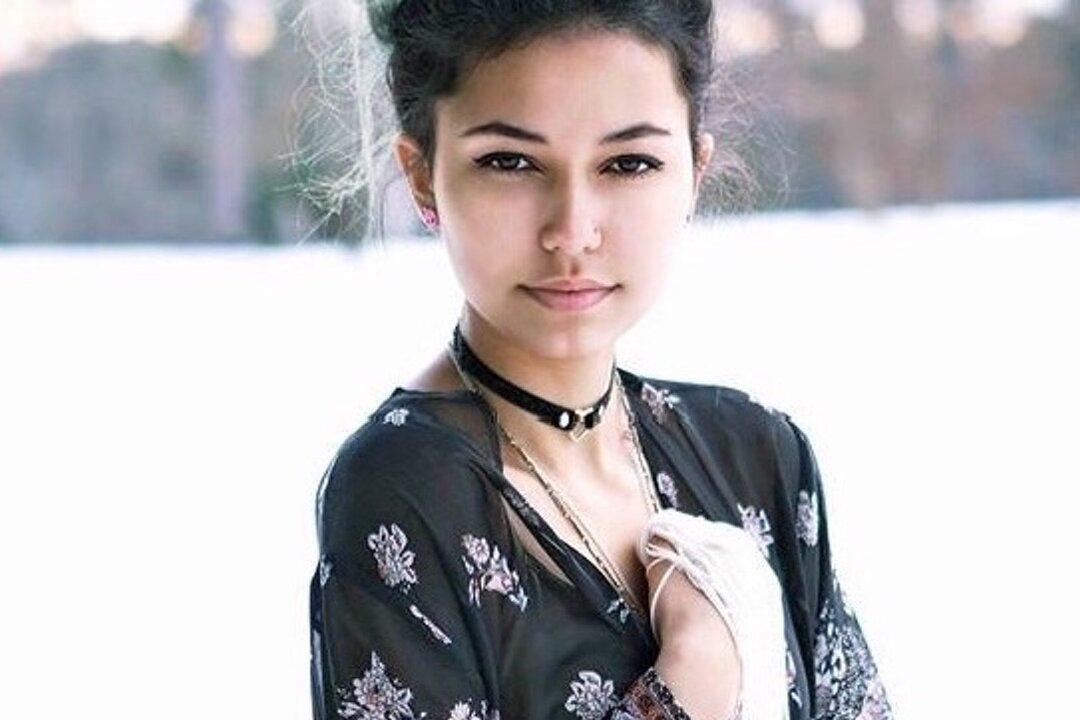 Shark Attacks 17-Year-Old, Dad Bravely Punches It 5 Times on Nose to Save Her