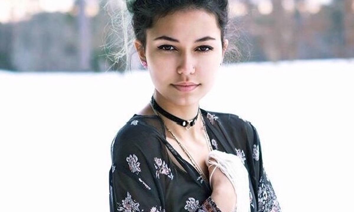 Shark Attacks 17-Year-Old, Dad Bravely Punches It 5 Times on Nose to Save Her