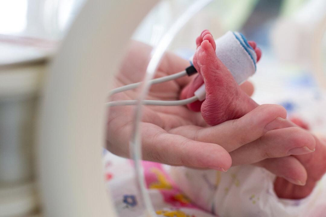 Miracle Premature Baby’s Million Dollar ‘Smile’ Gives Hope to Anxious First-Time Parents