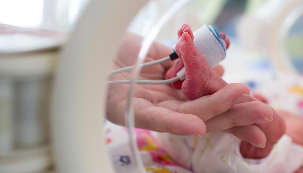 Miracle Premature Baby’s Million Dollar ‘Smile’ Gives Hope to Anxious First-Time Parents