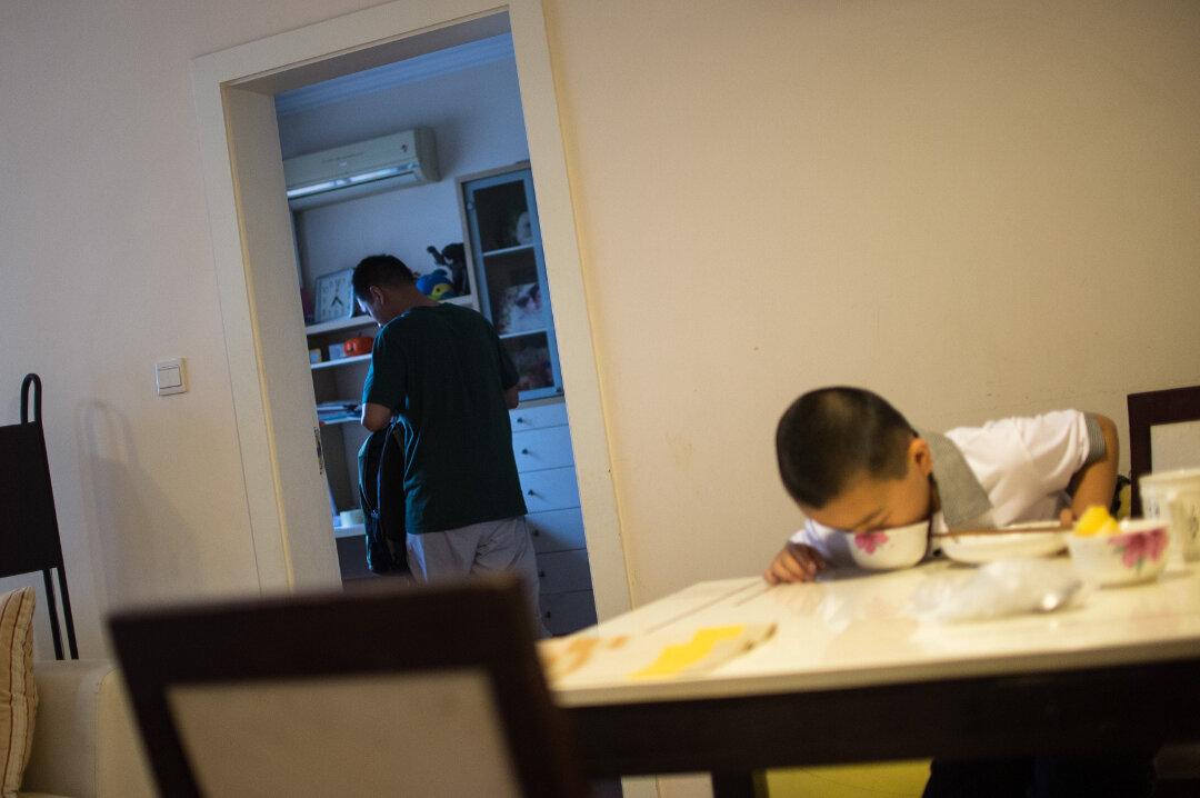 11-Year-Old Boy Eats 5 Meals a Day to Save His Father’s Life