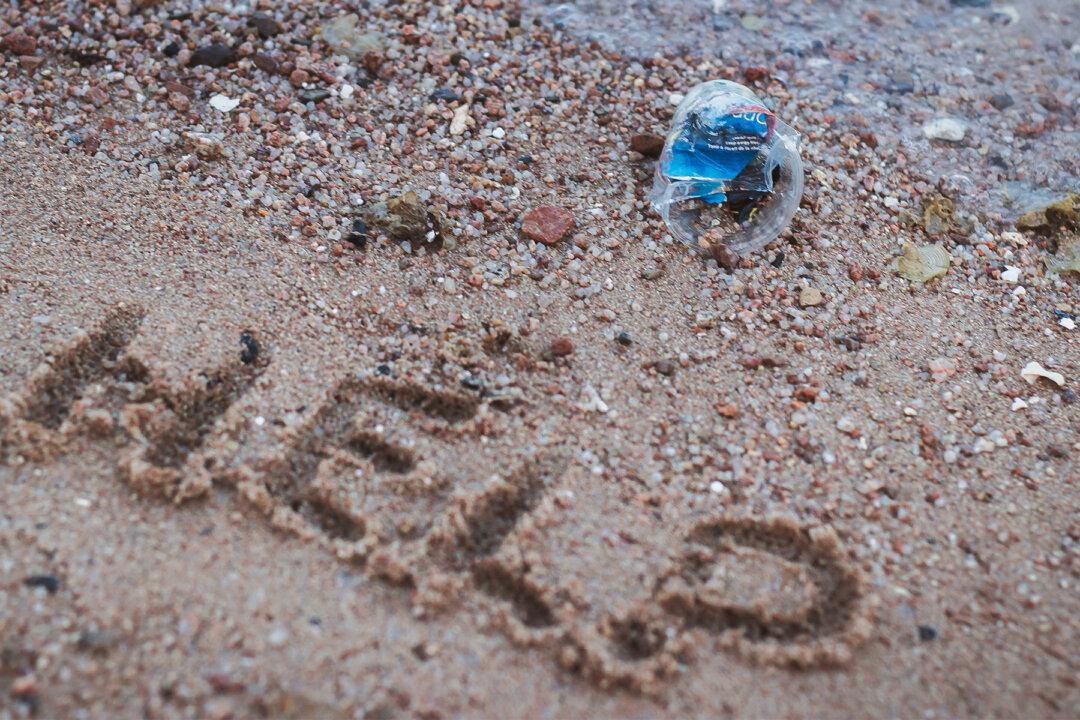 Dad and Son Find ‘Help’ Scrawled in Dirt Road and Lead Cops to Missing Girl