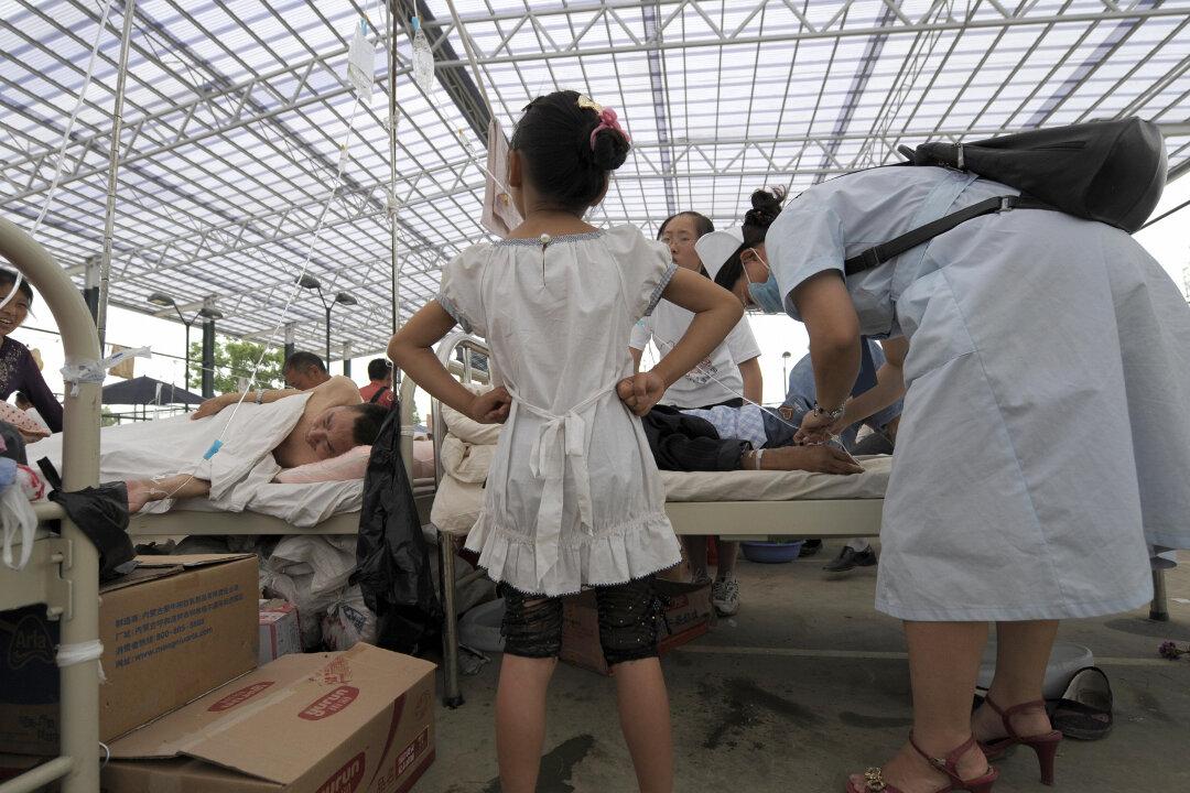 Two Young Girls Sneak Out Into Night to Visit Their Sick Mom in Hospital