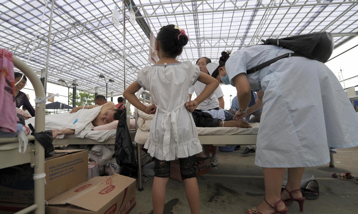 Two Young Girls Sneak Out Into Night to Visit Their Sick Mom in Hospital