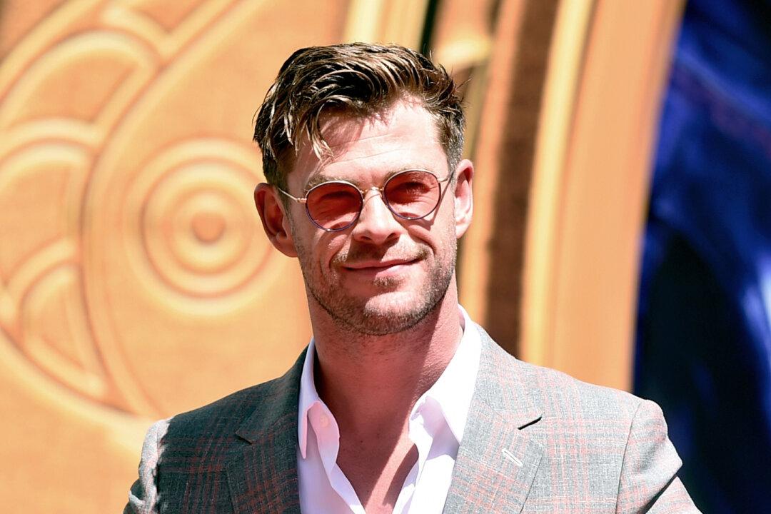Australian Actor Chris Hemsworth Pledges $1Million to Support Fight Against Wildfires