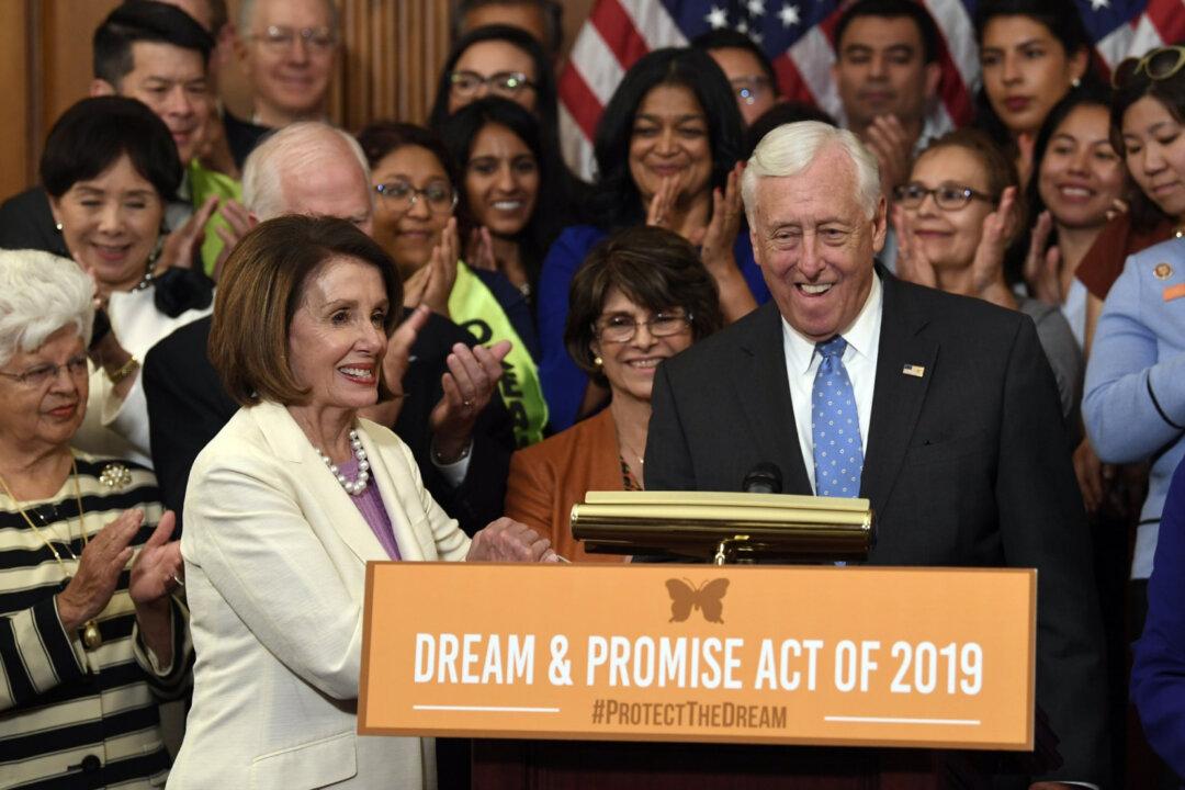 7 Republicans Voted for Dream Act, Offering Illegal Immigrants a Pathway to Citizenship