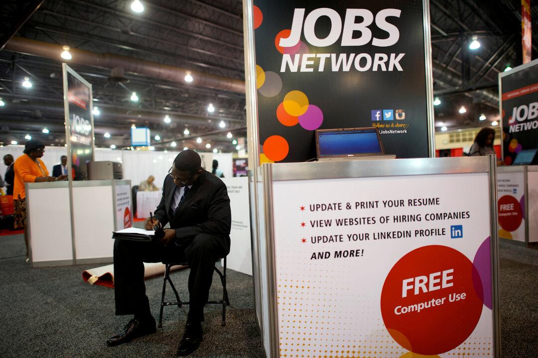 US Weekly Jobless Claims Unchanged, Point to Labor Market Strength