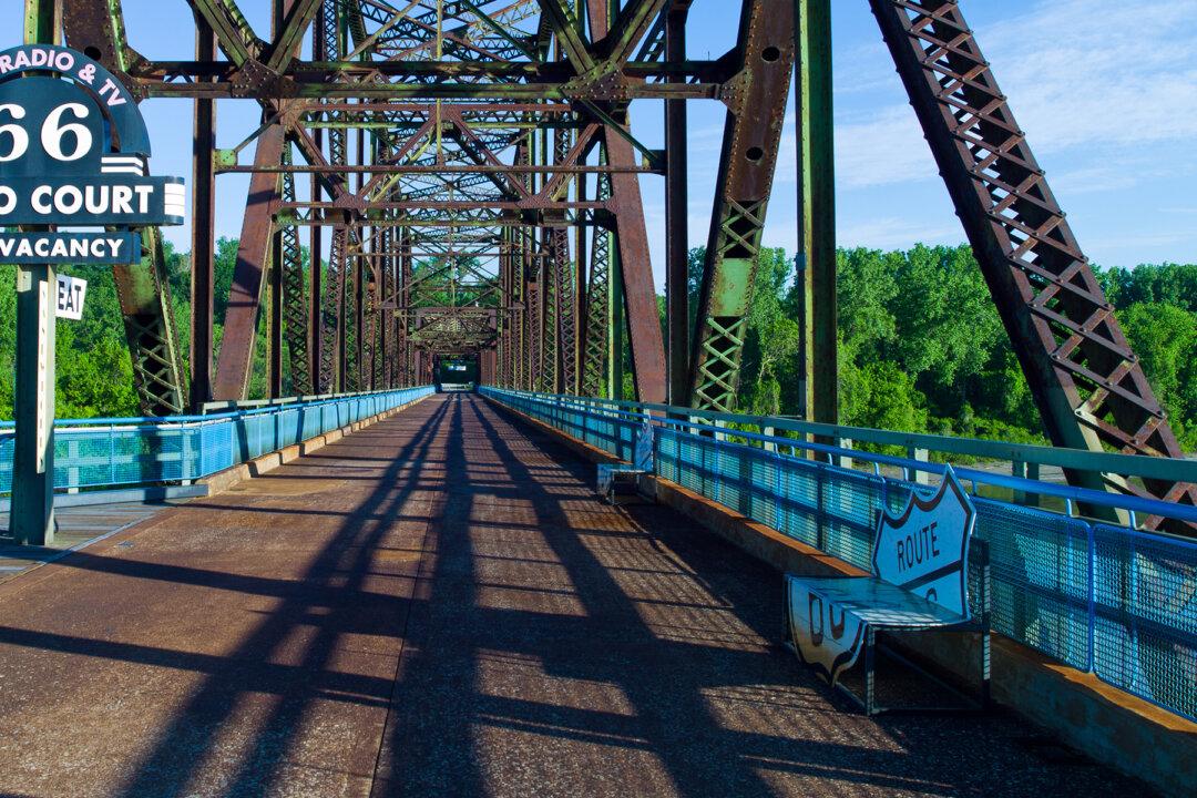 Driver Tries to Jump Off Bridge During Police Chase, Leaves Behind His Prosthetic Leg