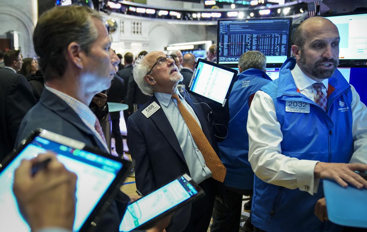 US Stocks Rise as Fed Hints at Rate Cut, Despite Additional China Tariffs Threat