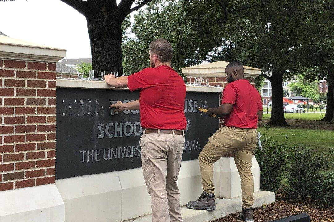 University of Alabama to Refund $26 Million Gift After Donor Calls on Students to Boycott Abortion Ban