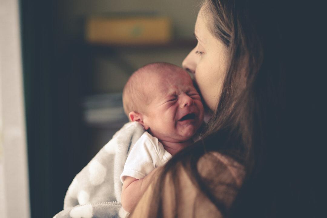 Tired Mom Makes a Smart ‘Fake Hand’ to Soothe Her Crying Baby to Sleep