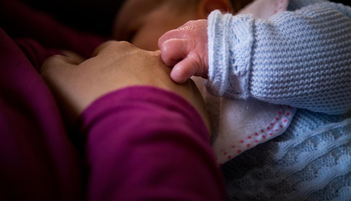 Male Diners Step In to Help Mom Being Attacked for Breastfeeding Baby in Public