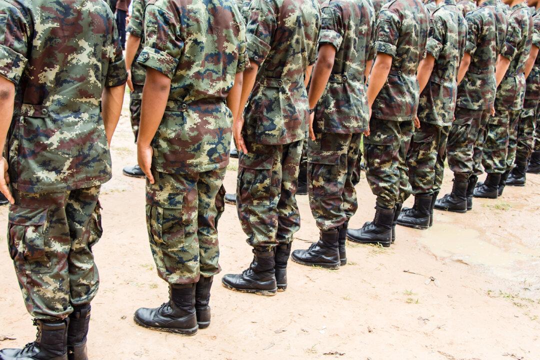 Onlookers Gasp As Two-Year-Old ‘Breaks Rank’ to Hug Her Dad at Military Ceremony