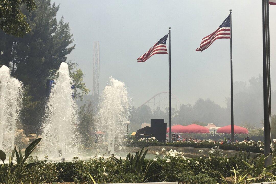 Brush Fire Prompts Evacuation of Southern California Amusement Parks