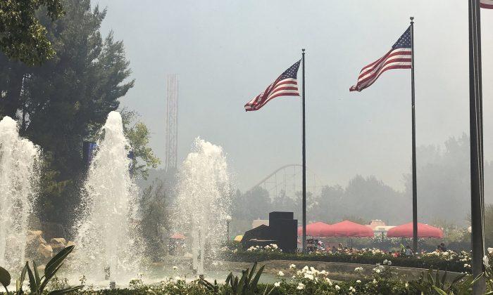 Brush Fire Prompts Evacuation of Southern California Amusement Parks