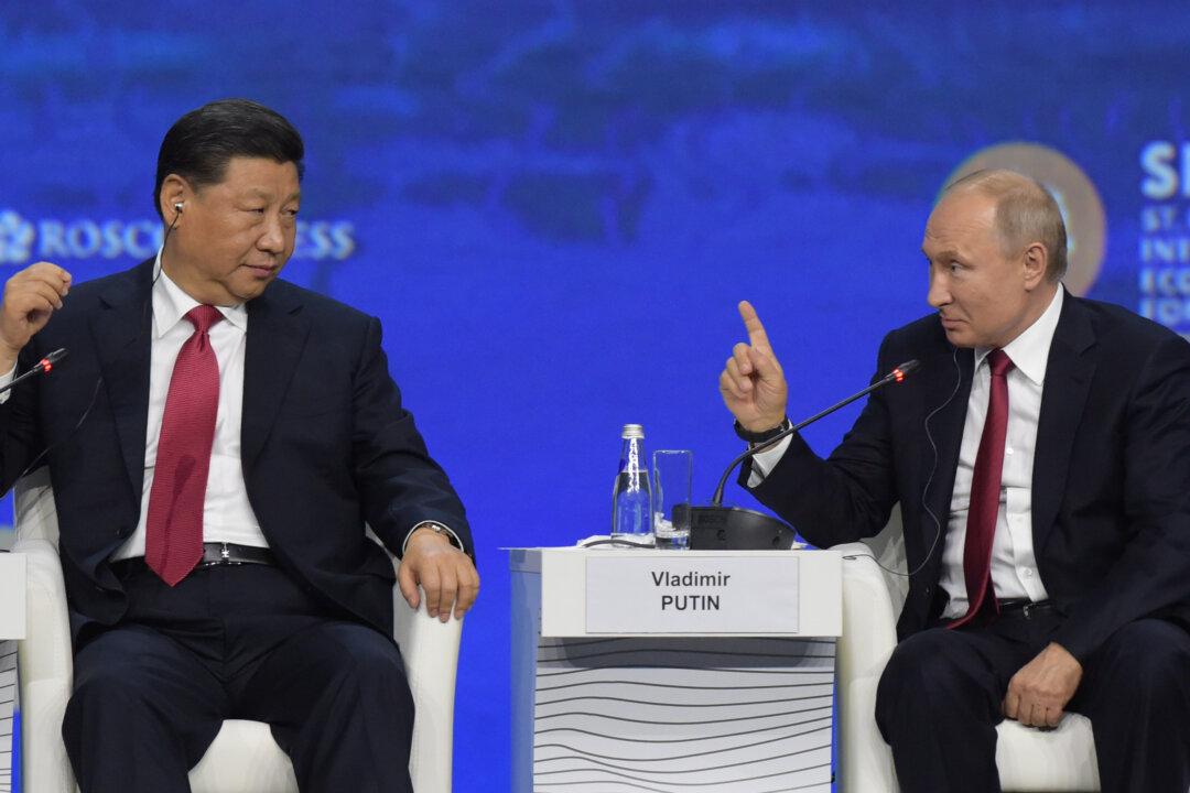 Putin Says He Will Watch as US-China Trade War Unfolds