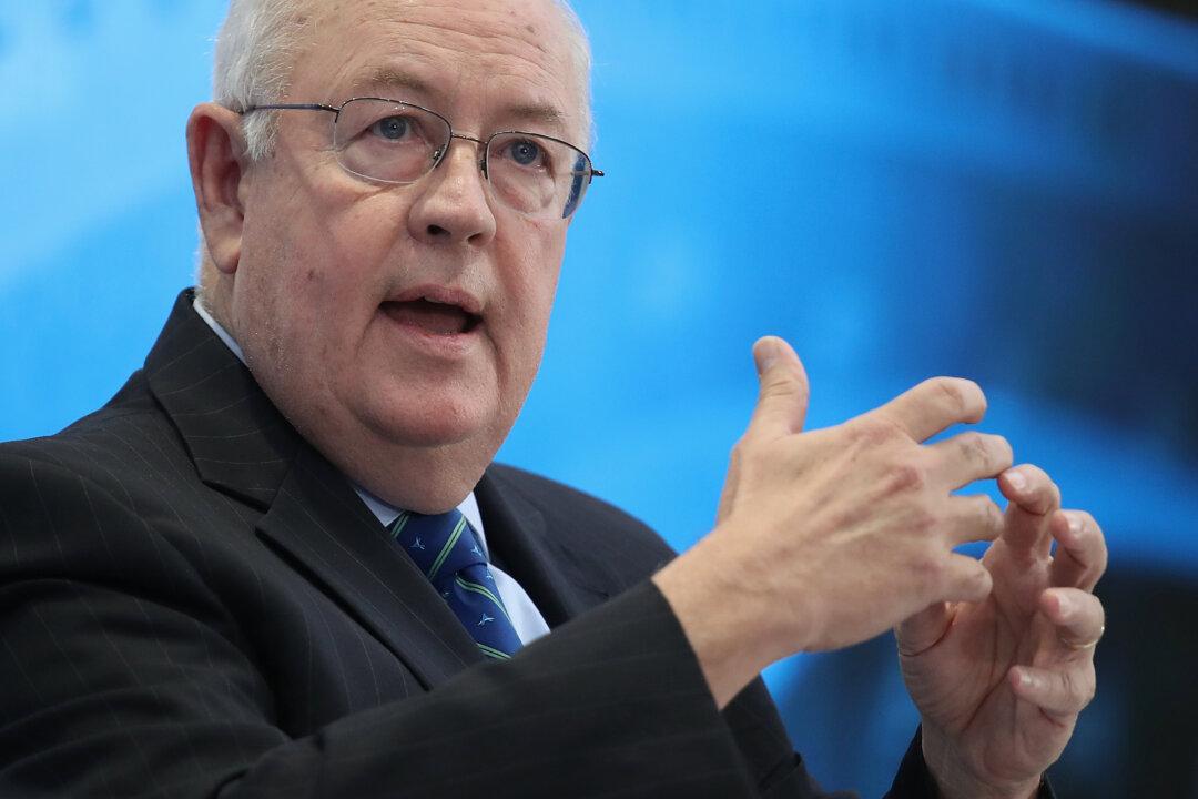 Ken Starr Says Impeachment Is Attempt to Overthrow Trump, Criticizes Pelosi for Withholding Articles