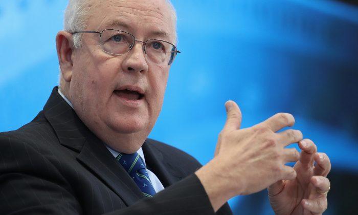 Ken Starr Says Impeachment Is Attempt to Overthrow Trump, Criticizes Pelosi for Withholding Articles