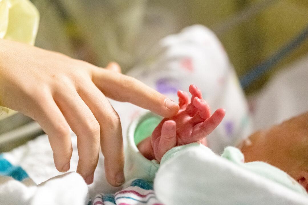 Quadruplets Graduate on the Same Day From Same University