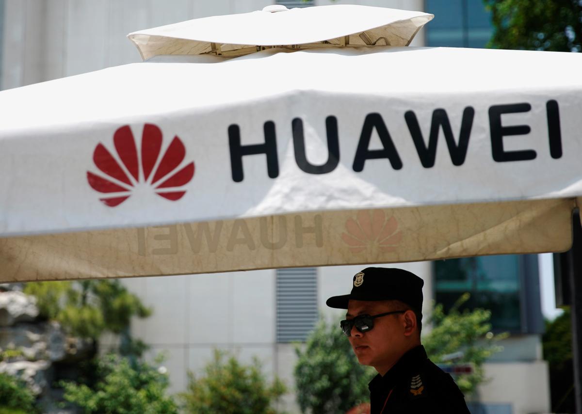 Some Big Tech Firms Cut Employees’ Access to Huawei